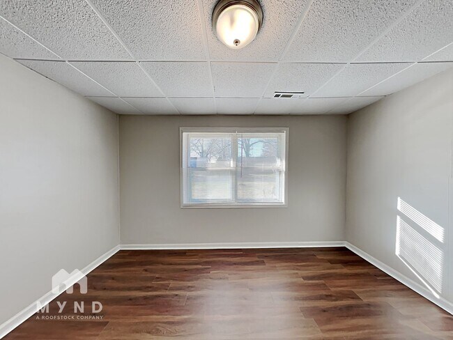 Building Photo - 1825 Collier Dr