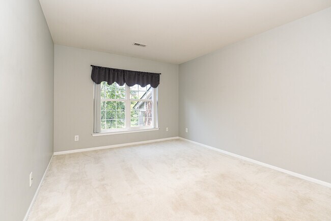 Building Photo - 5681 Pine Aires Dr