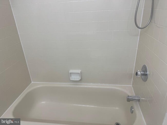 Building Photo - 90 English Run Cir