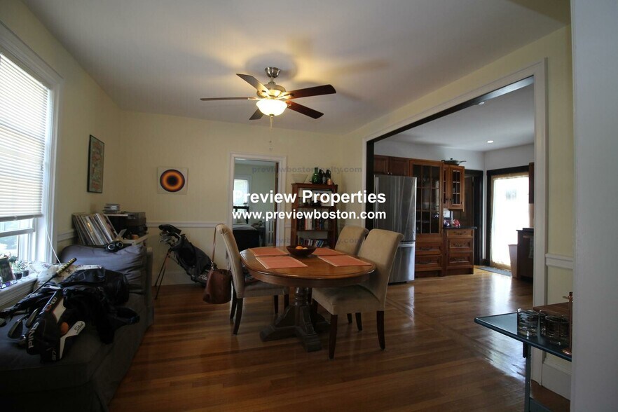 Building Photo - 22 Saybrook St