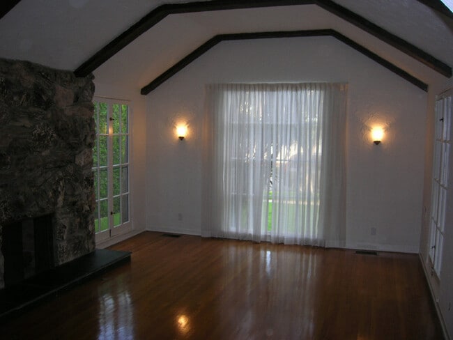 Building Photo - 8549 Clifton Wy