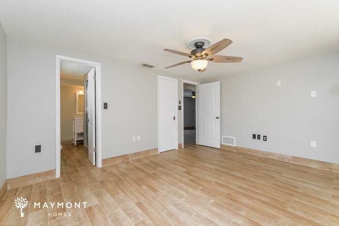 Building Photo - 10005 Old Orchard Lane