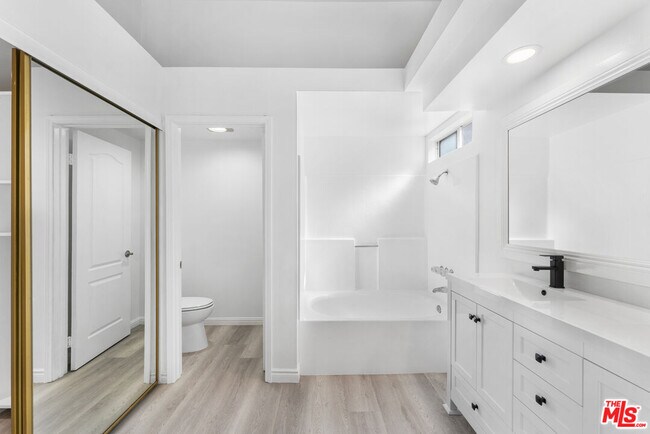 Building Photo - 37105 Zinnia St