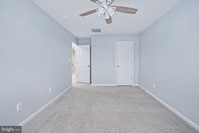 Building Photo - 214 Almond Dr