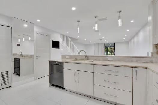 Building Photo - 7850 Lago Del Mar Dr