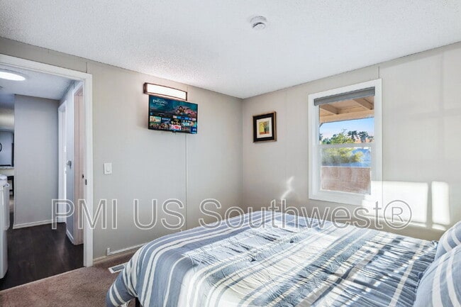 Building Photo - 437 Riverfront Dr