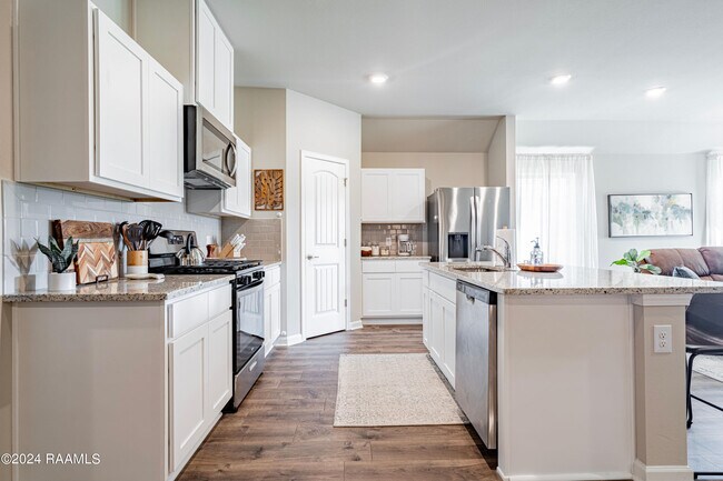 Building Photo - 407 Broussard Hl Dr