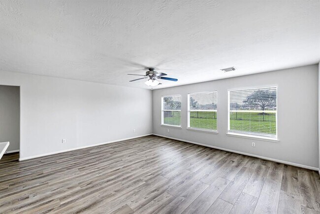 Building Photo - 4818 Plum Forest Rd