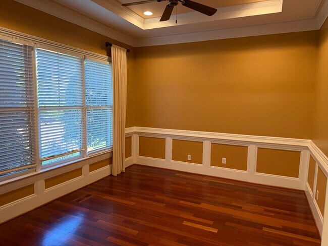 Building Photo - Luxury Living: 4 Bedroom home in Chapel Hill w/ spacious interior | 2 Year Lease Term
