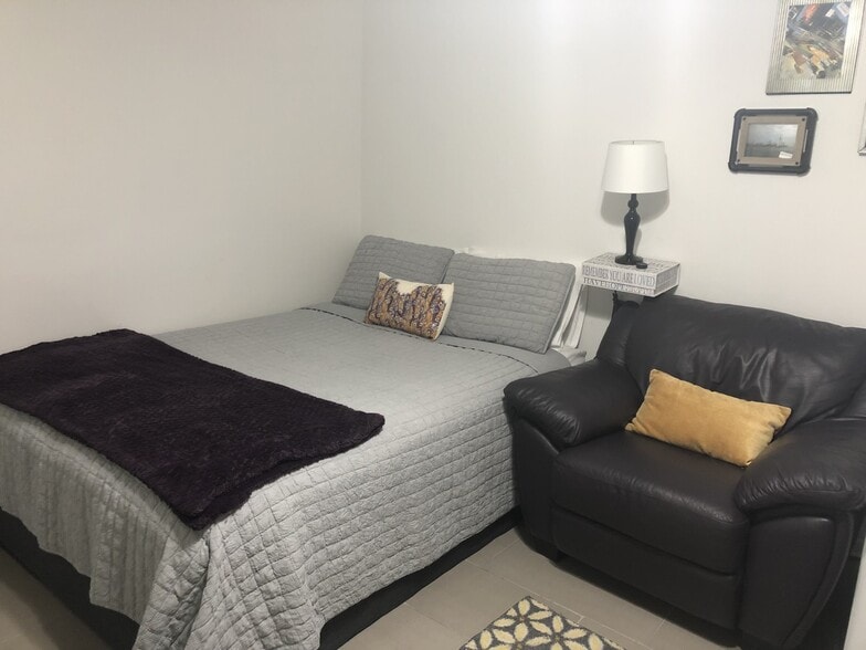 Building Photo - 621 Fairbanks St