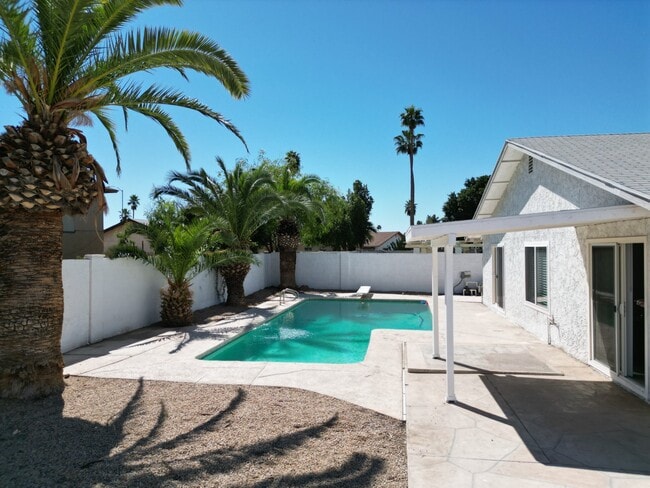 Building Photo - 639 W Grove Cir