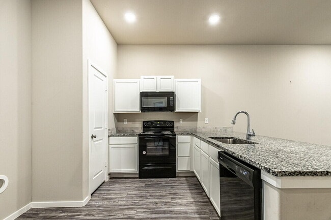 Building Photo - 1901 Langford Ave