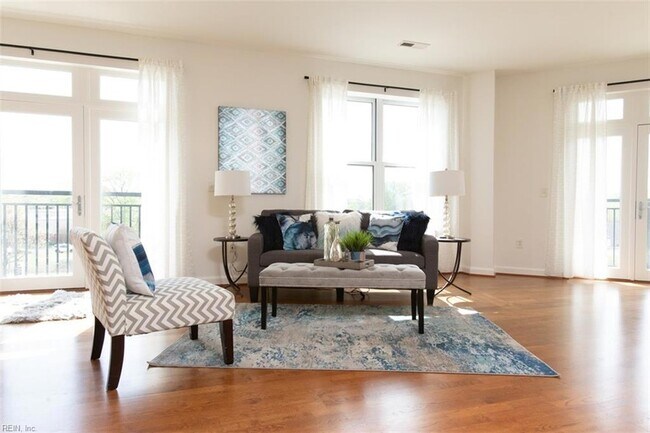 Building Photo - 670 Town Center Dr