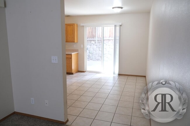 Building Photo - 2 Bedroom, 1.5 Bath Townhouse Style Apartment