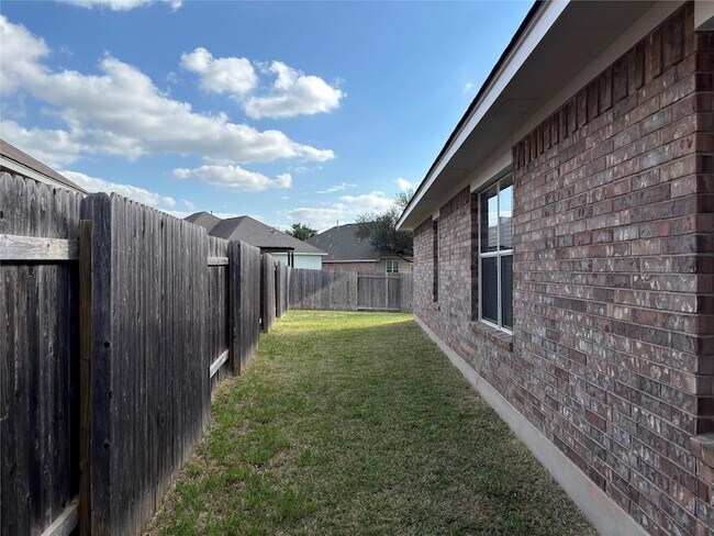 Building Photo - 1717 Bowerton Dr