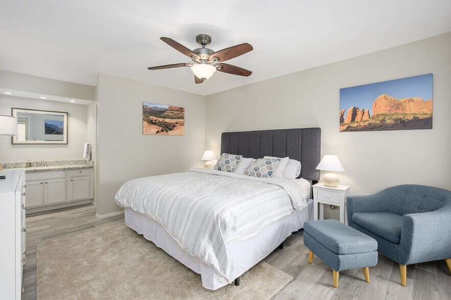 Building Photo - 4850 E Desert Cove Ave