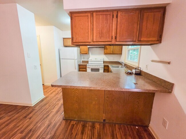 Building Photo - Fantastic 3br TownHome in highly sought Silver Spring Neighborhood - Available NOW!