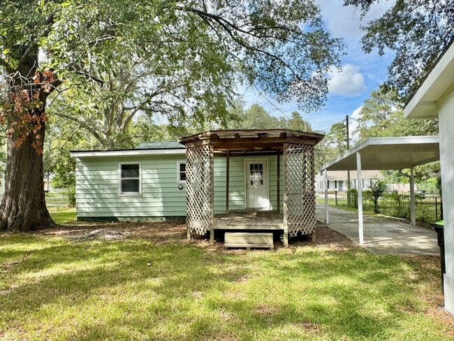 Building Photo - 1319 Laura Ave