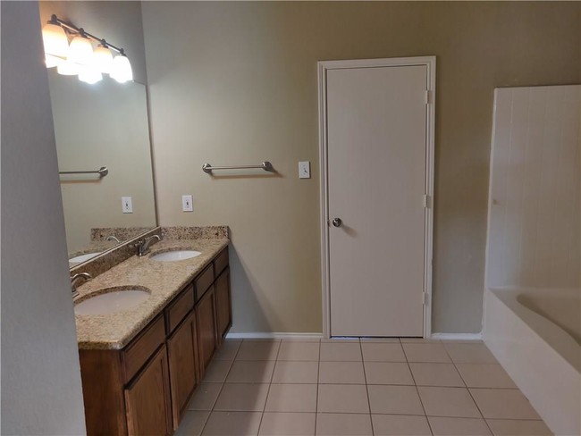 Building Photo - 6629 Scottsdale Way