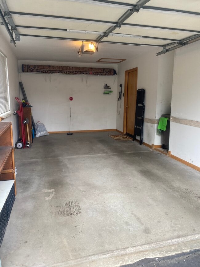 1 car garage - 1861 Raven Ave