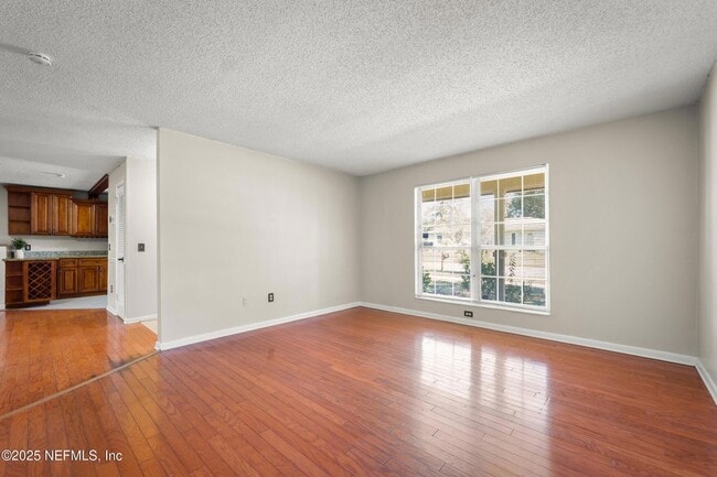 Building Photo - 2726 Winrock Dr W