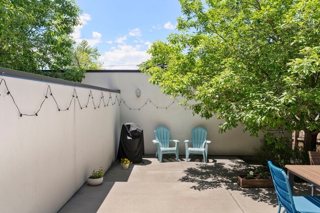 Building Photo - Modern 4BR/3.5BA Duplex with Finished Base...