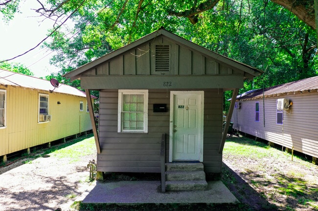 Primary Photo - 822 N Van Buren St