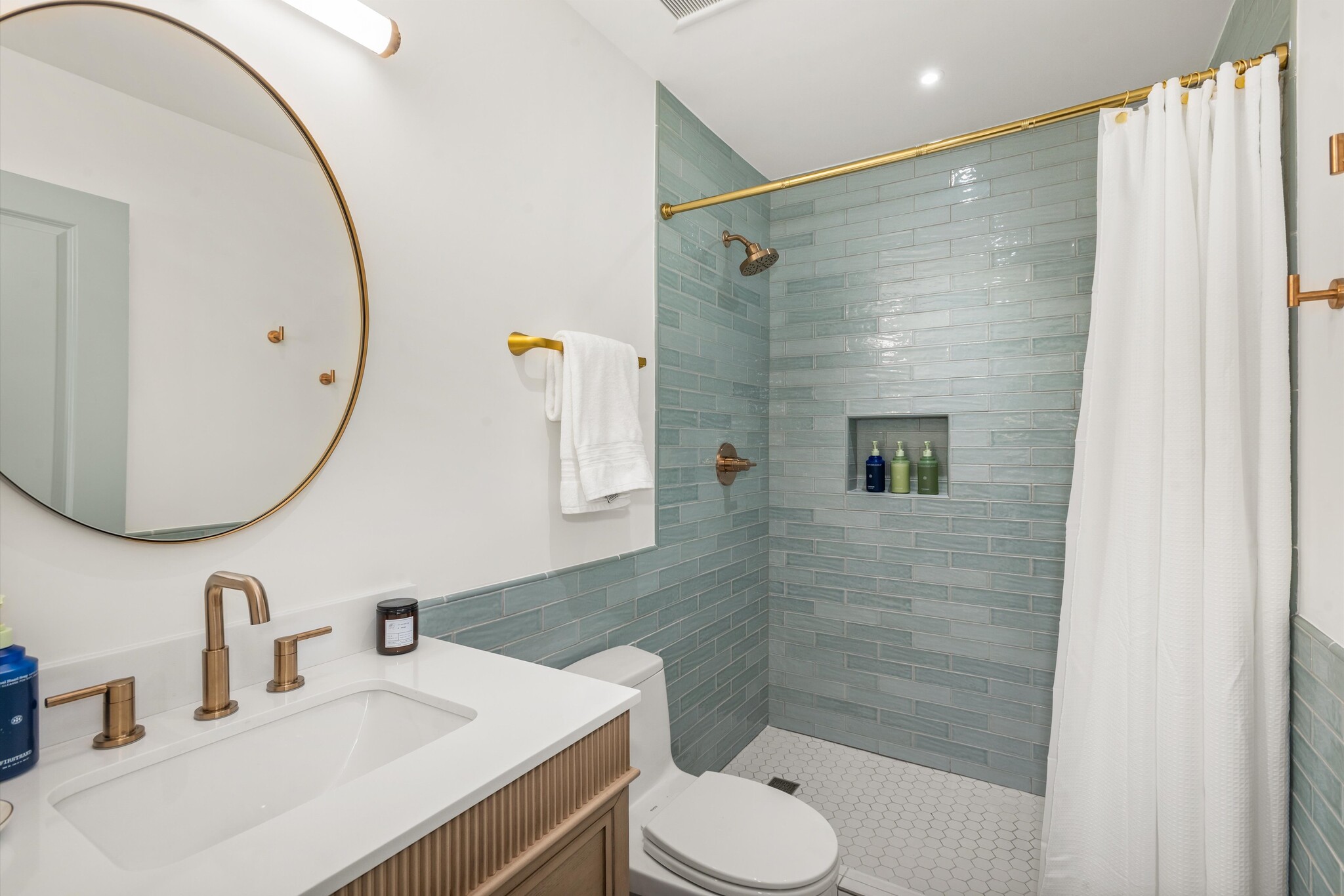 Building Photo - 180 Deer Run