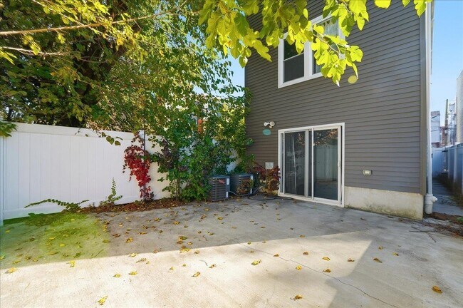 Building Photo - 225 Freeman Ave