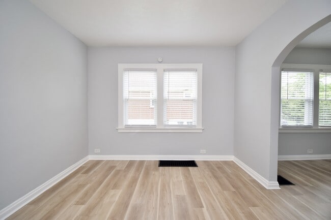 Building Photo - 1701 Sundale Ave