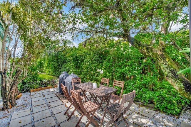 Building Photo - 1224 NE 182nd St