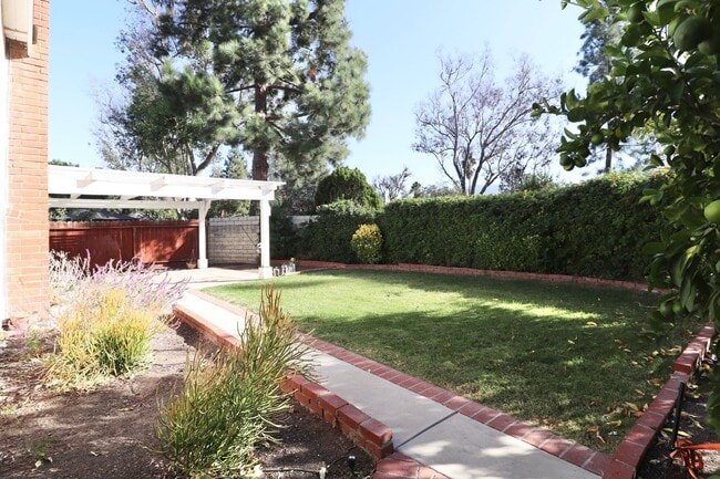 Building Photo - Please Do Not Disturb Occupants - Spacious 3-Bedroom + Den Home in the Heart of Newbury Park – Co...