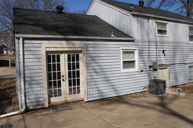 Building Photo - 613 NE 45th St