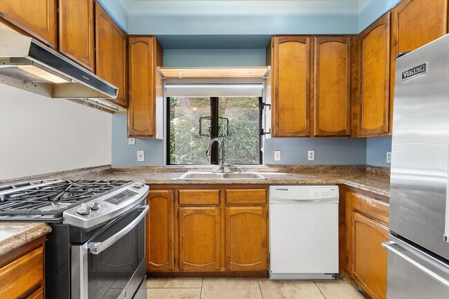 Building Photo - 1527 Verdi St