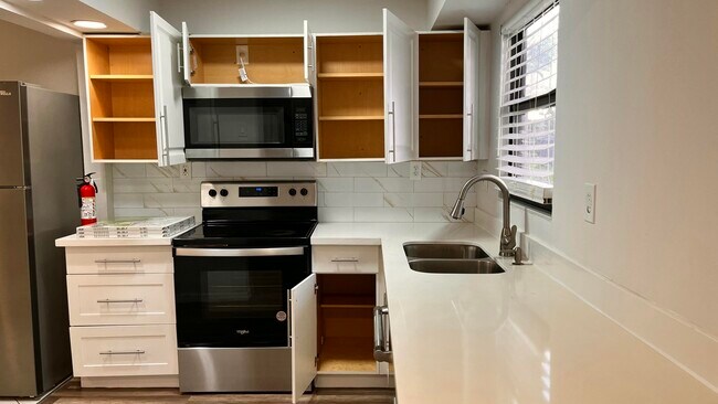 Building Photo - 5305 Bayside Dr