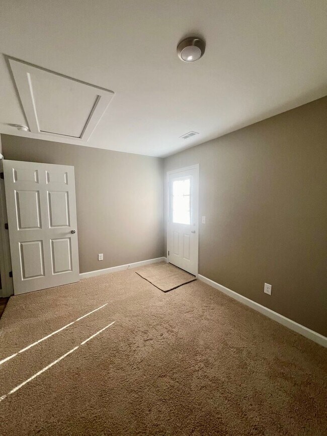 Building Photo - 317/319 E. GILBREATH STREET