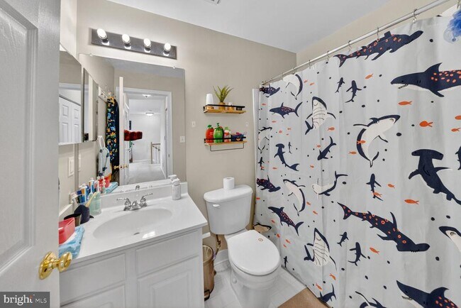 Building Photo - 725 Main St