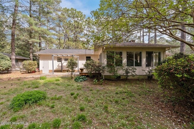 Building Photo - 185 Pine Ridge Dr