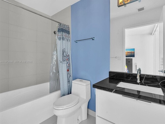 Building Photo - 2020 N Bayshore Dr