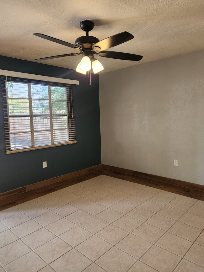 Living Room - 731 W Pepper Pl