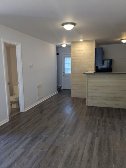 Building Photo - 2111 Peppertree St