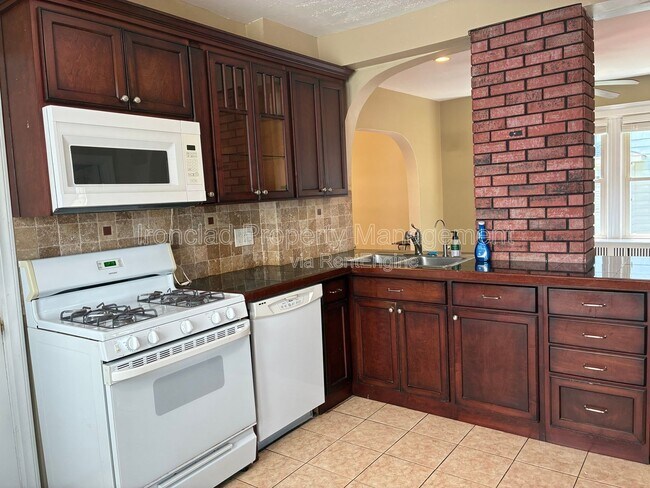 Building Photo - 51 Nesbit Ave