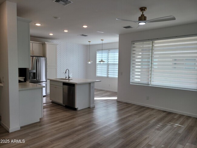 Building Photo - 2754 S Apache Dr