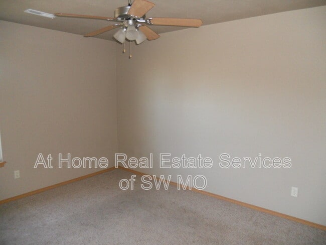 Building Photo - 650 Rilynn Ave