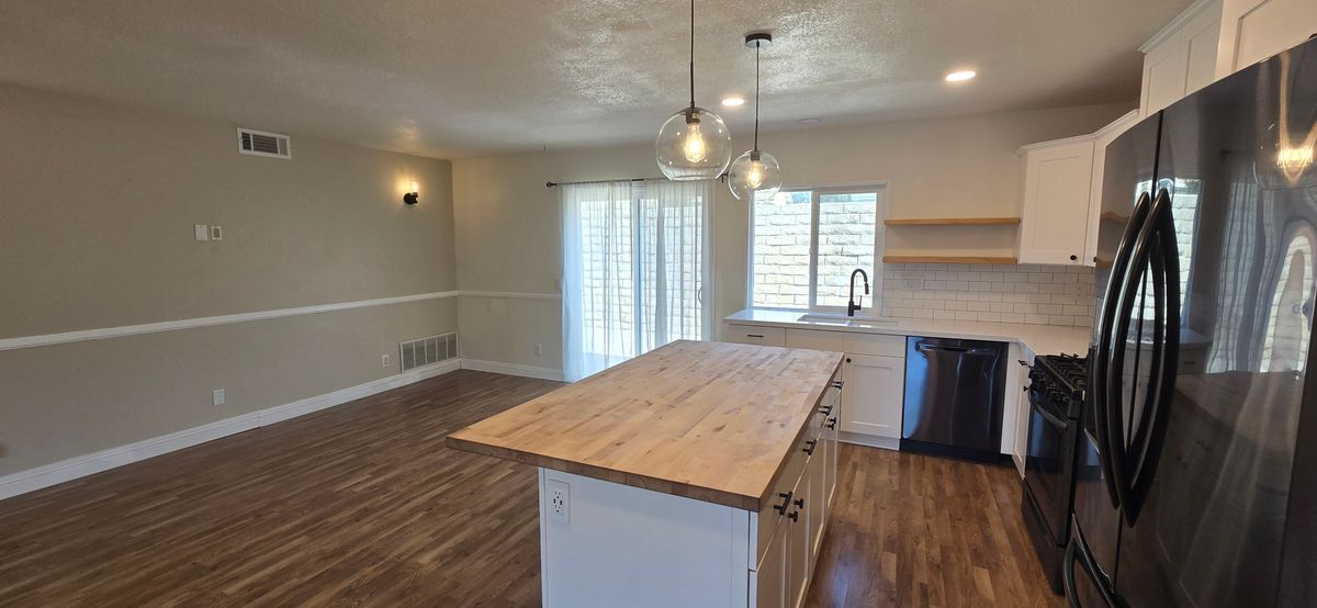 Building Photo - 751 Vía Los Santos