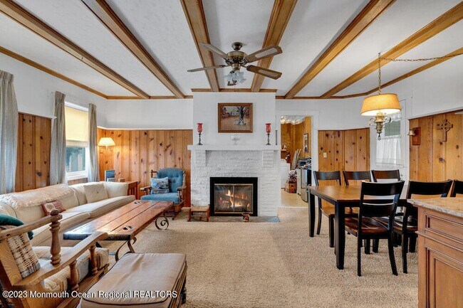 Building Photo - 683 Main Ave