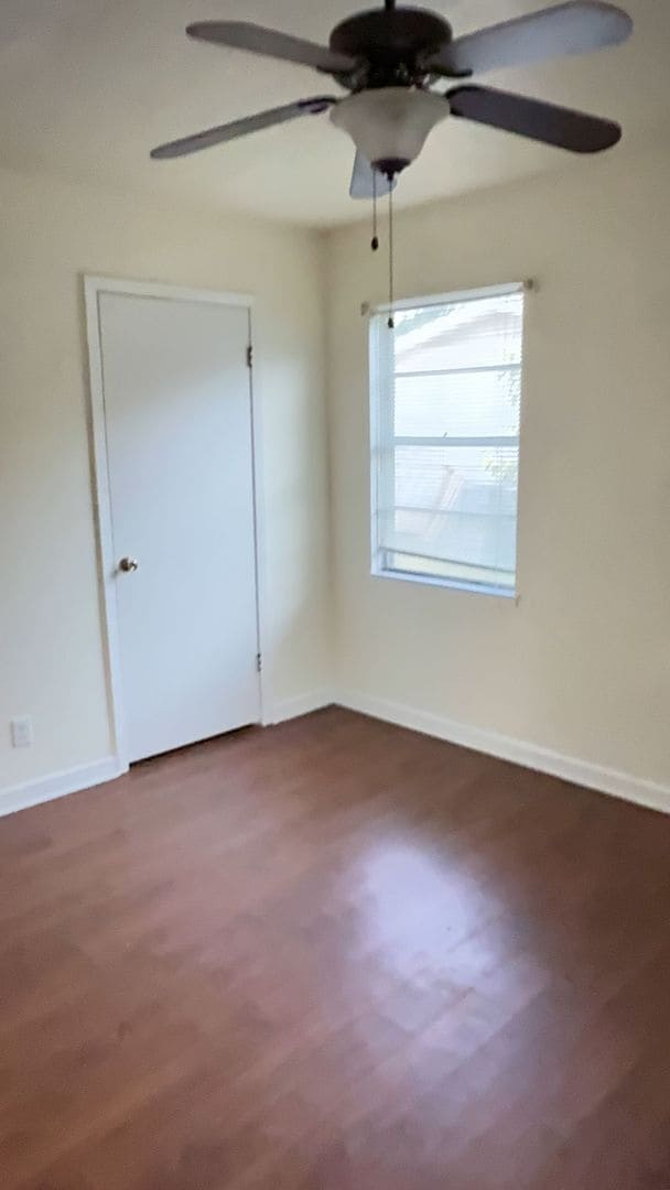 Building Photo - 3 bedroom 1.5 bathroom! HOUSING ACCEPTED!