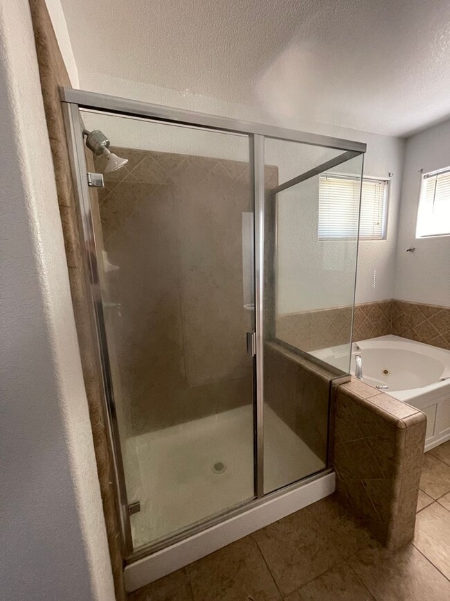 Building Photo - 50% OFF FIRST MONTH'S RENT!! MOVE-IN READY – THIS ONE WILL GO FAST!