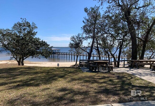 Building Photo - 3079 Camino Real Lp