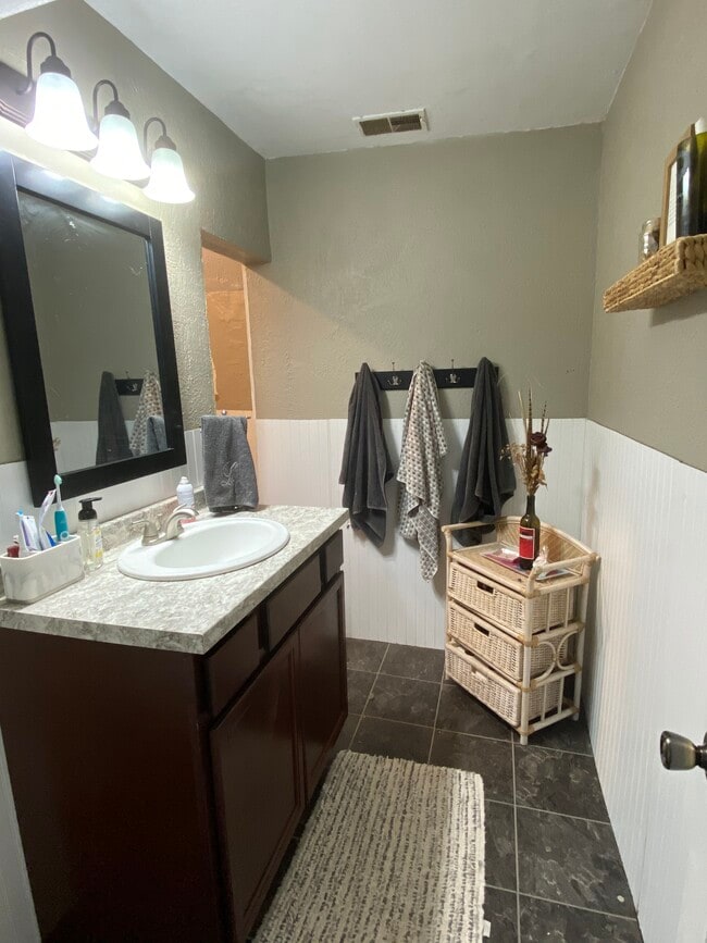 Newly remodeled bathroom - 1346 W Minnehaha Ave